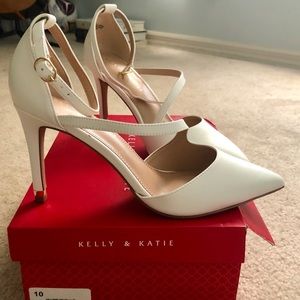 KELLY AND KATIE SEVAMA PUMP - White